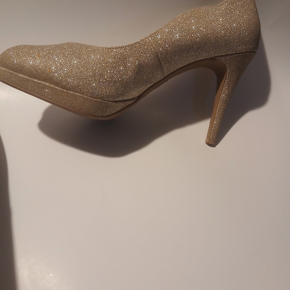 Fioni Brand Gold Sparkly Heels. Size 11. - Picture 9 of 9